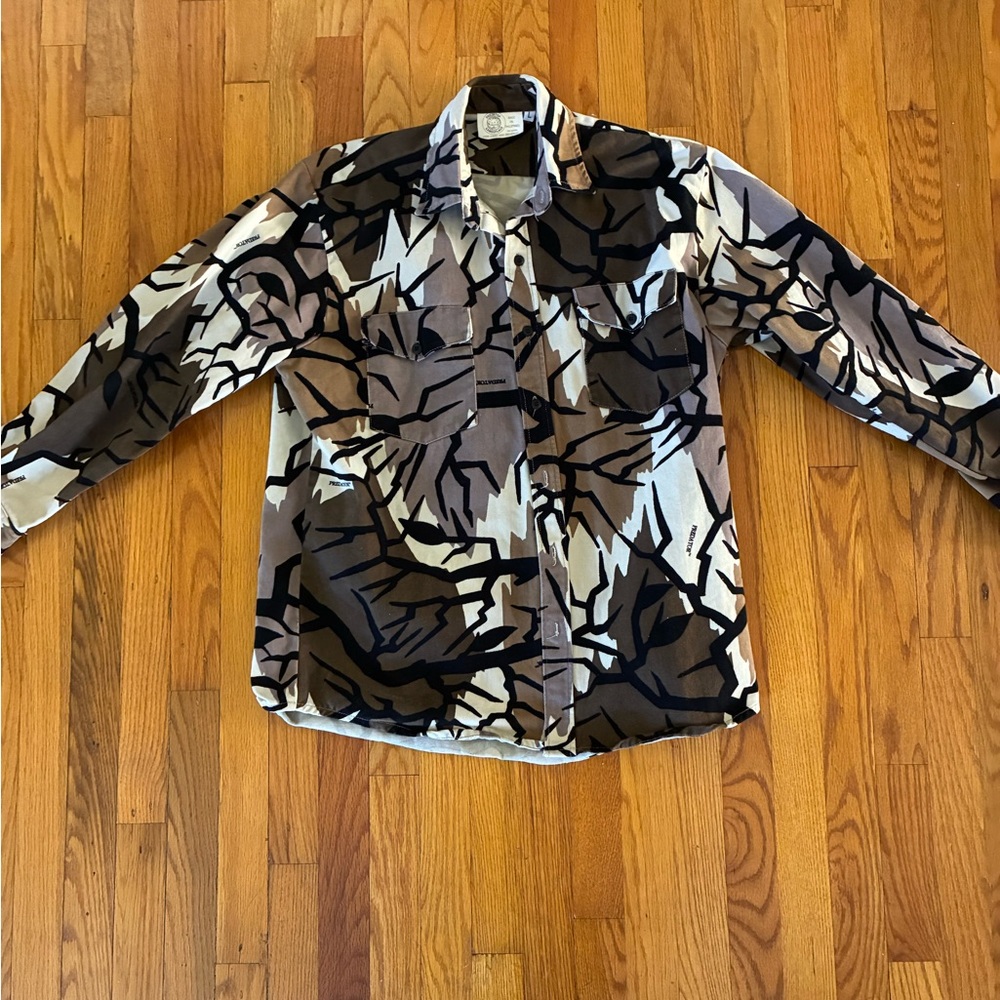 *SOLD* Predator Heavyweight Shirt Large